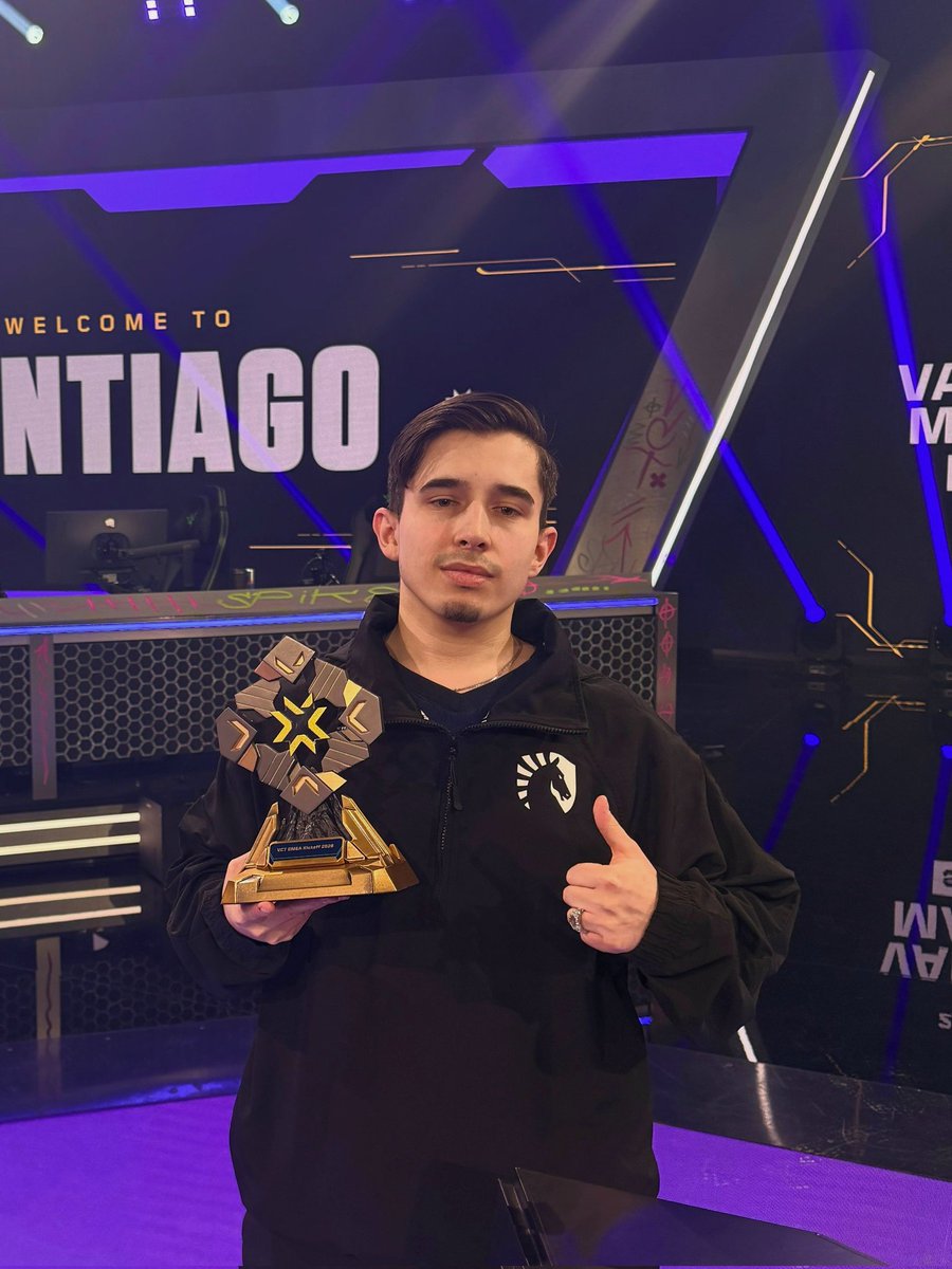 ʟɪǫᴜɪᴅ ʏʌᴏᴛᴢɪN.神 tweet media