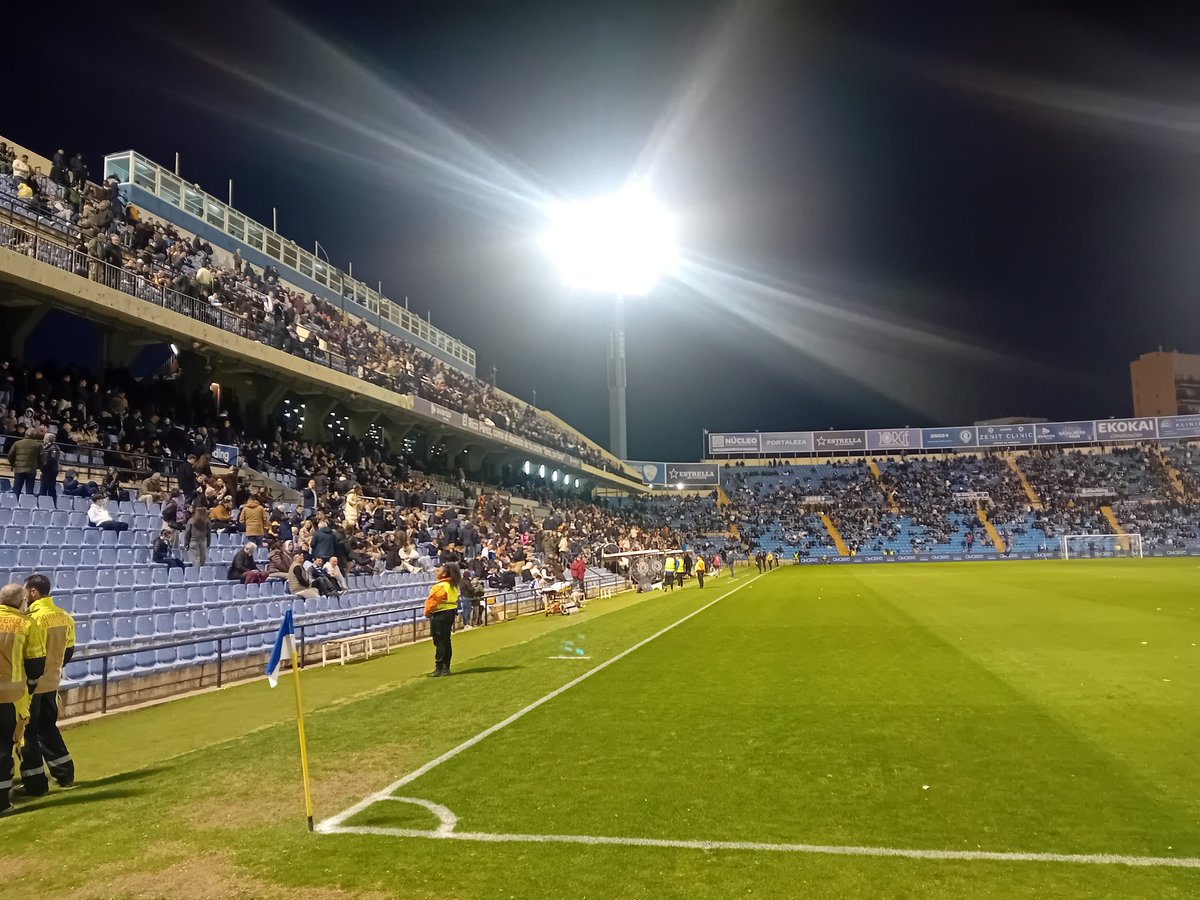 En el mundo del fútbol abundan los charlatanes a los que se les atribuye una sapiencia del juego y se les etiqueta por los medios como "estudiosos del fútbol" y muchos aficionados le compran el producto. Beto, el mister del Hércules, es, para mi, uno de esos charlatanes.