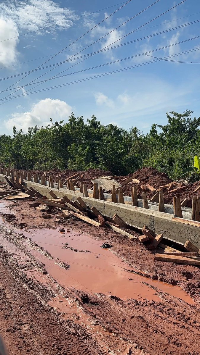 Notice 📌🏗️🚧 

Road project update:

Abrem Agona Road Under Construction ..Road blocked from Atabaadze junction . Don't forget to use mempeasem road instead