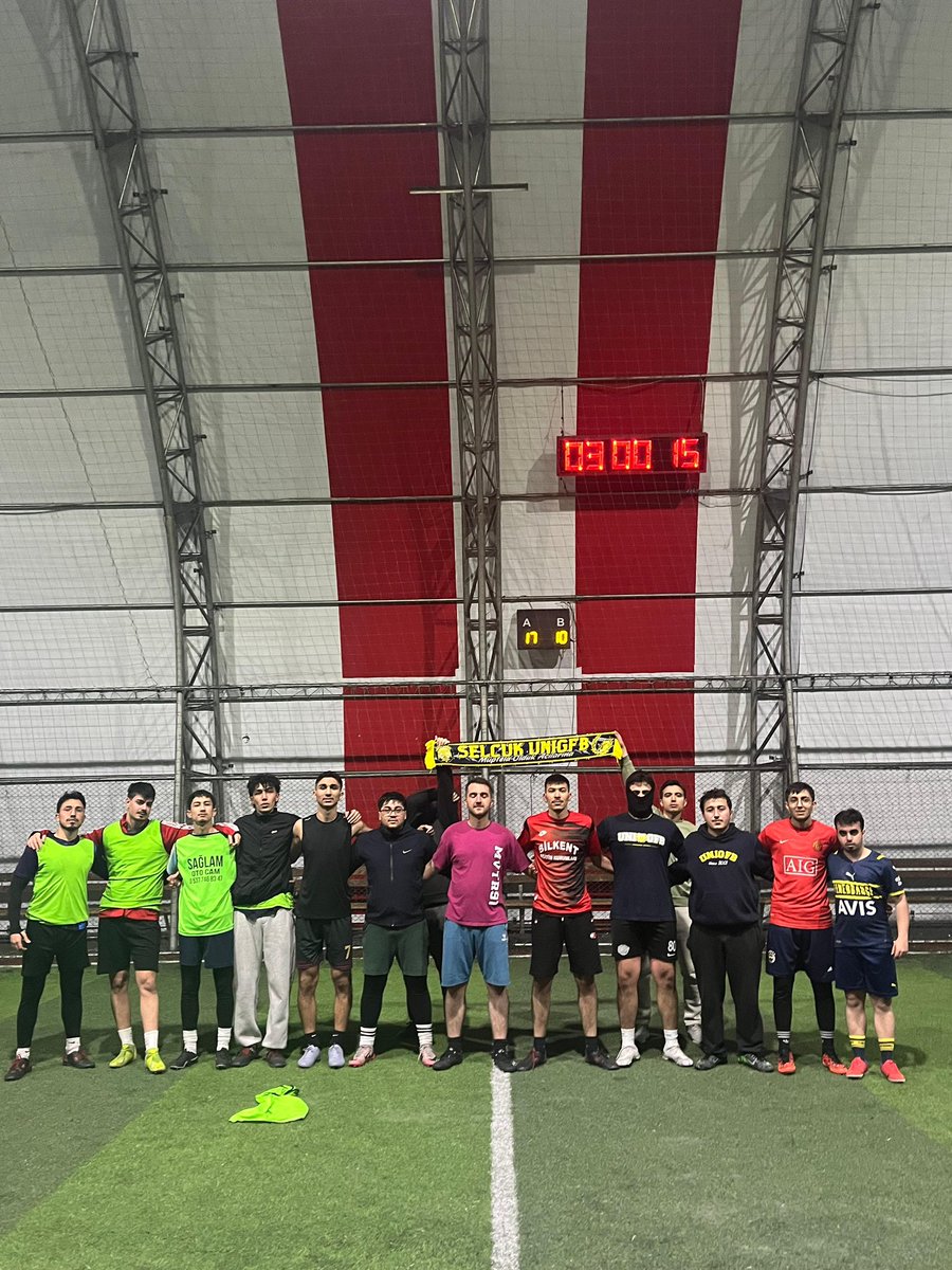 SelcukUNIGFB ailesi olarak halı saha organizasyonumuzu gerçekleştirdik.

#GucluSelcukGucluUni
#BarisAyasinKardesleri
#UNIGFB