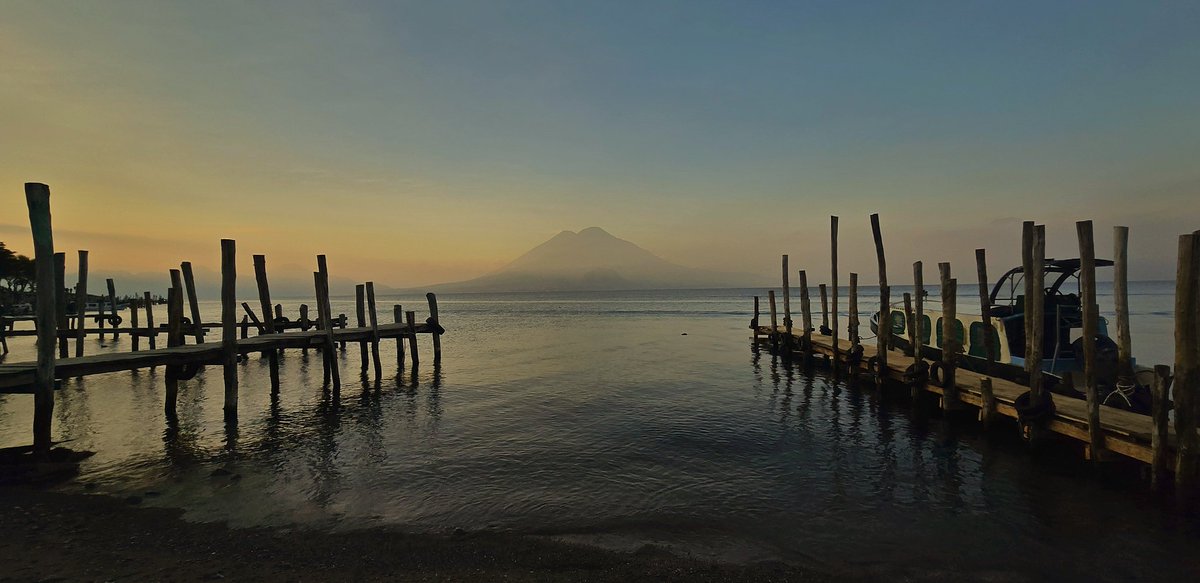 El Lago y sus imponentes volcanes