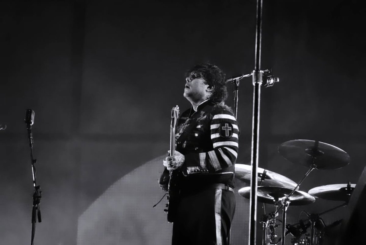 Some sweet moments captured in Mexico ♥️ 📸 _bbyshy_ on insta #MCRMX