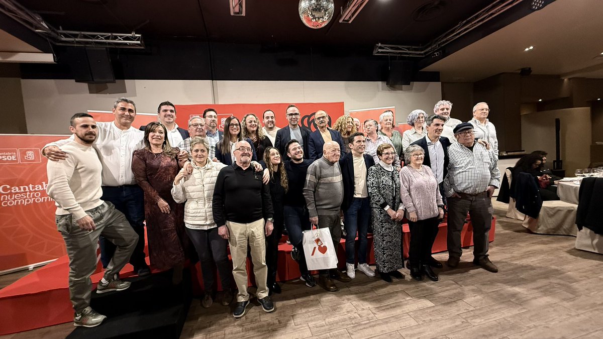 Un placer compartir en la comida anual del <a href="/PSOECantabria/">PSOE Cantabria</a> y además junto a <a href="/SaizElma/">Elma Saiz</a>: reencontrarnos, conversar, reír y aprender juntos.

Gracias <a href="/pedro_casares/">Pedro Casares</a> por el emotivo reconocimiento a Julián Pastor. Ejemplo de compromiso.

Días que dan impulso para seguir. 🌹❤️