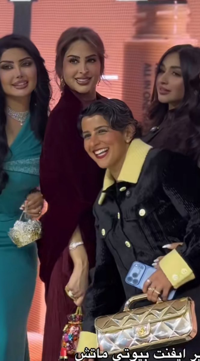 امل الانصاري وفوز الفهد متى تسامحوا ؟🤣
حلو ماتش لم الشمل