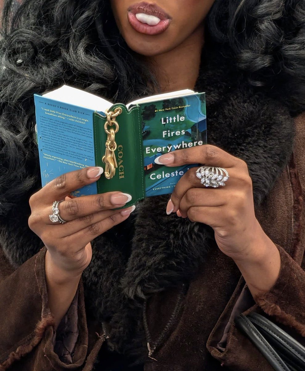 girly&wordly tweet media