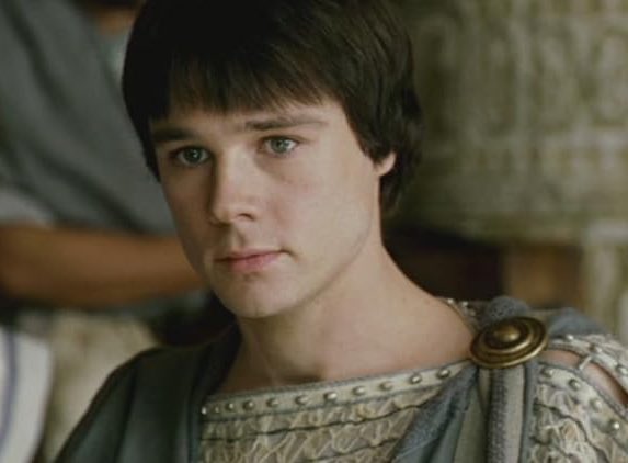 colinbton3's tweet image. eloise is mini version of edmund 🥺