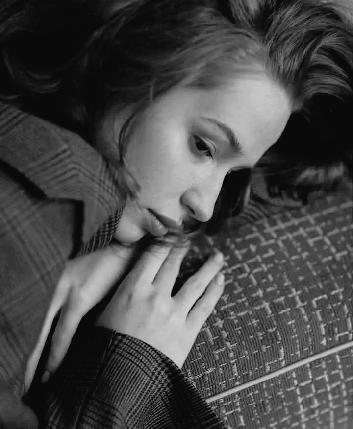 لا تخف غضبي وثورتي
عليك أن تخاف هدوئي
الهدوء يعني ؛
أن الصبر قد نفذ !
والنفس سئمت !
والروح تعبت !
والقلب هلك !
والكلام إنتهى !
والوصل إنقطع !
والجفاء بدأ !
والرحيل وجب !
والبقاء معك ألم وشقاء
فـ إن صمّت .. وإنقطع حديثي
وقل عتابي
عليك أن تحذر  ؛!