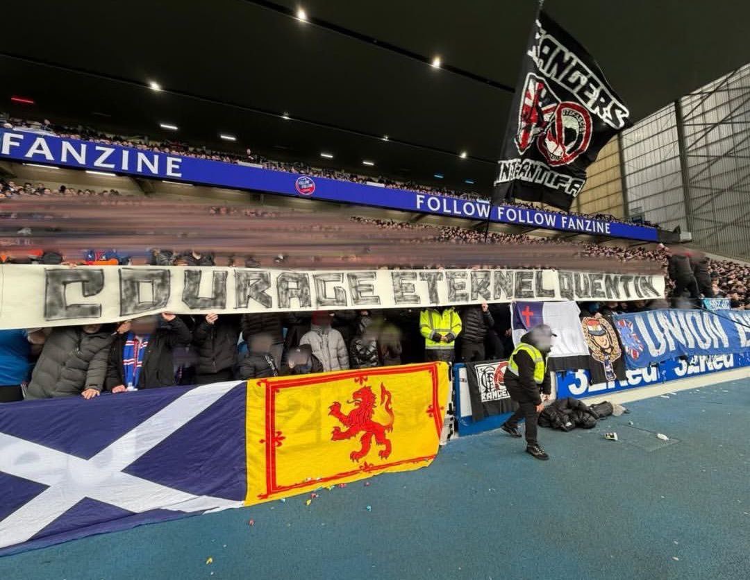 Dans des stades de foot étrangers, les supporters rendent hommage à Quentin.🕊️

Ici, à Glasgow en Écosse. 🏴󠁧󠁢󠁳󠁣󠁴󠁿