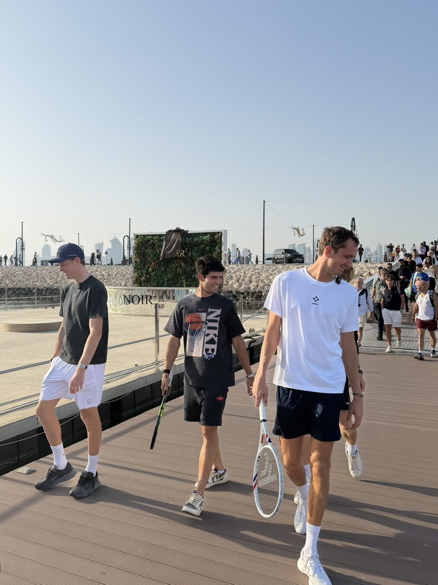 This trio 😎 

Jannik Sinner, Carlos Alcaraz and Daniil Medvedev in Doha! 🎾🔥

📲 via ghastgormen, <a href="/jannikbrasil/">Jannik Sinner Brasil</a>