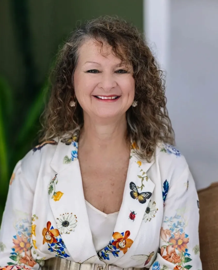 LiteraryTitan's tweet image. Life After Narcissists is a #traumainformed #guide for #women reclaiming themselves after #narcissisticrelationships. What made you realize your childhood experiences shaped your adult #relationships?
#WriteLife #selfhelp
wp.me/p3cyvH-MJ8?utm…