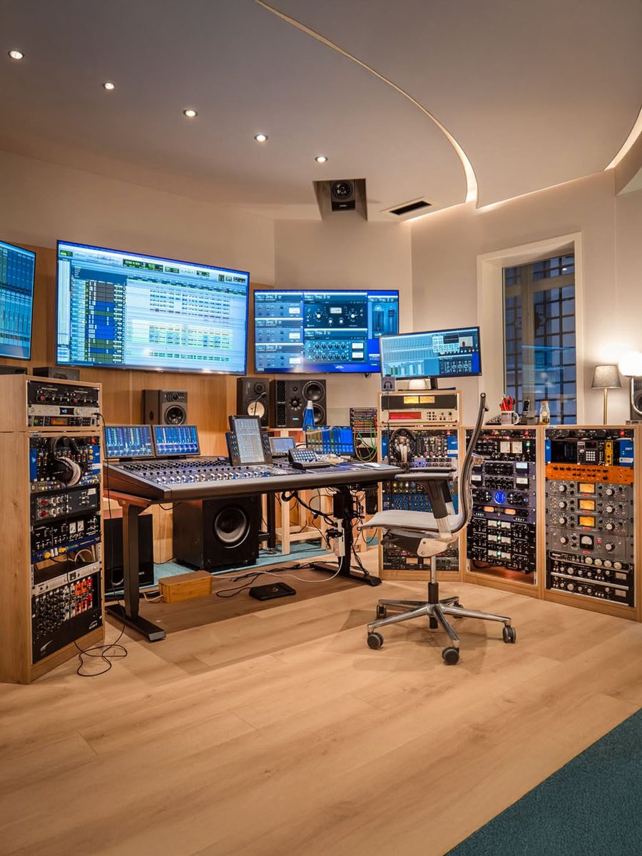 AvidProTools's tweet image. 😍 Avid S6 — front &amp;amp; center
📷 Marco Borsatti
▶️ avid.co/unT350Y7HyZ
 
#avids6 #eucon #mix #studiolife #musicproduction #daw #avidprotools #protools #avid #avidcreator