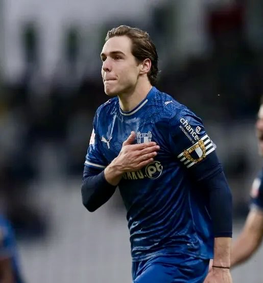 O <a href="/FCPorto/">FC Porto</a> tem de fazer um esforço e uma engenharia financeira para conseguir comprar o passe do Gustavo Sá. Está um SENHOR jogador e assentava como uma luva no nosso meio campo.
A ver, se o Gabri saír para o Atleti? 👀