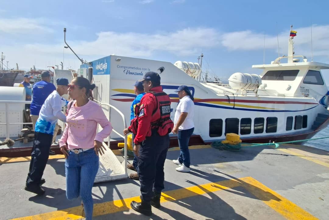 inea_venezuela's tweet image. #15Fwb | Ruta Cumaná - Araya a máxima capacidad! 🚢💨
​Con el sistema TAP, el @inea_venezuela garantiza el traslado seguro y eficiente de miles de temporadistas en el estado Sucre. ¡Presencia y compromiso en cada milla navegada! ⚓️🇻🇪
​#INEA #TAP #CarnavalesSeguros2026 #7T