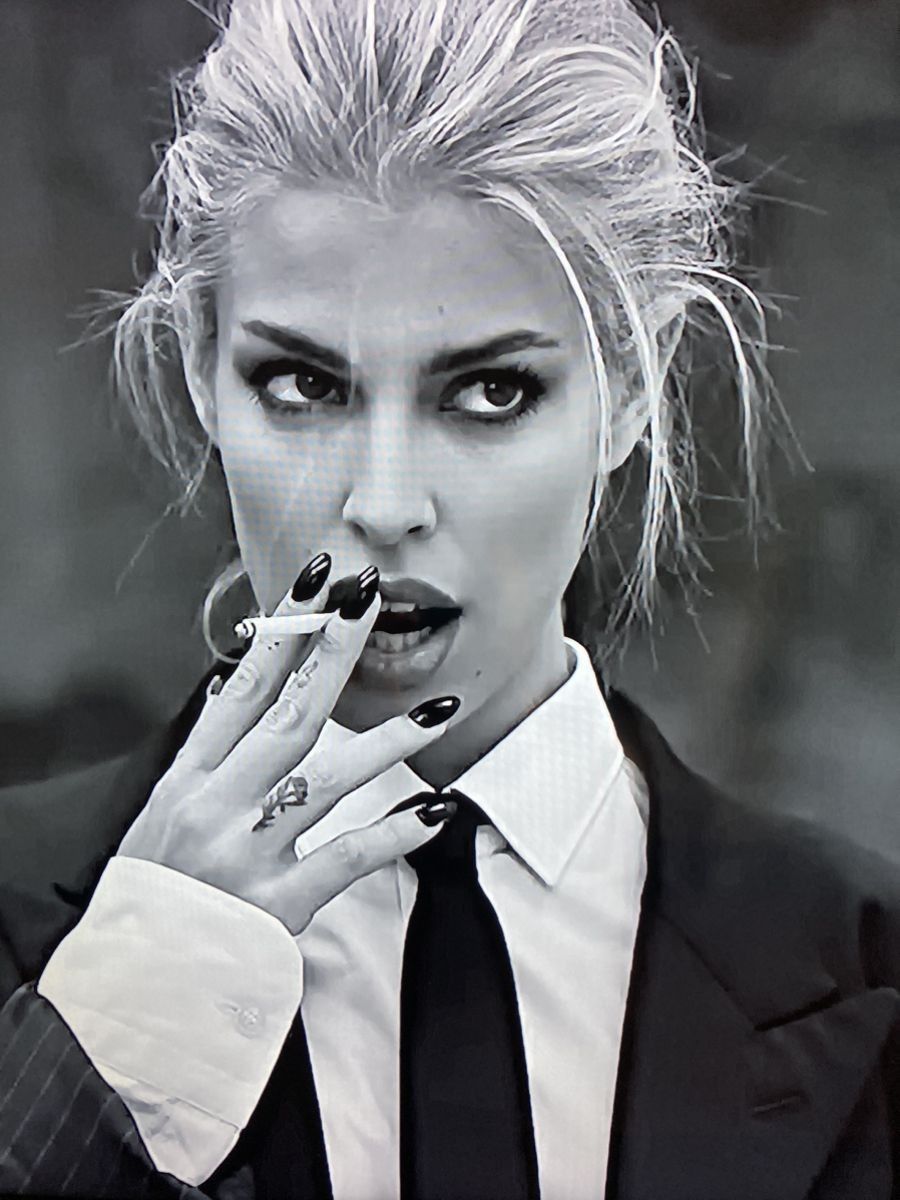 Desde que comenzó el mundo, sólo ha muerto media docena de personas o pocos más, el resto del que se rumorea se han dejado morir a sí mismos. Elvis, vive.
Imagino que no me queda mucho tiempo de vida.