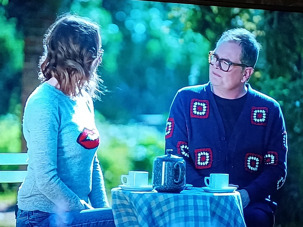 MattZeeMiller's tweet photo. #SecretGeniusC4 #SecretGenius
great to have Alan Carr back on TV after traitors success ๐
Works well with Susie dent in this show it's a fun reality quiz showโญ has a feel of being a fun version of ITV's failed genius Game from 2025 and some classic krypton factor feel added ๐