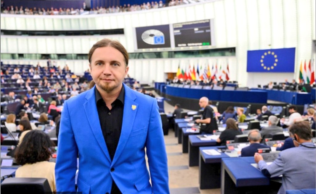 Fana43124688's tweet photo. Silesian MEP @LukaszKohut described 🇵🇱 Polish President @NawrockiKn with the Silesian word #ciul (dickhead),because of his veto of the bill on the recognition of the Silesian language and denying Silesians the right to minority status.
#Poland #Silesia
⬇️
https://t.co/LdWwc6Gvoy https://t.co/Y5spnMFwFR