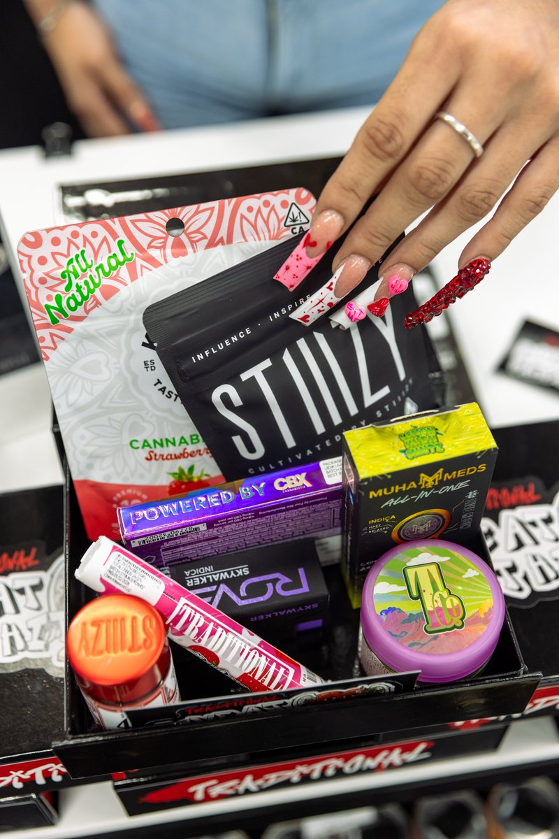 Traditional tweet media