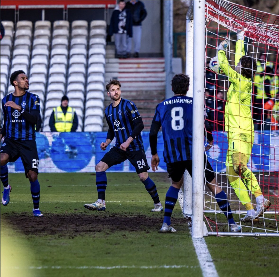 Timme - FCE ❤️🤍 tweet media