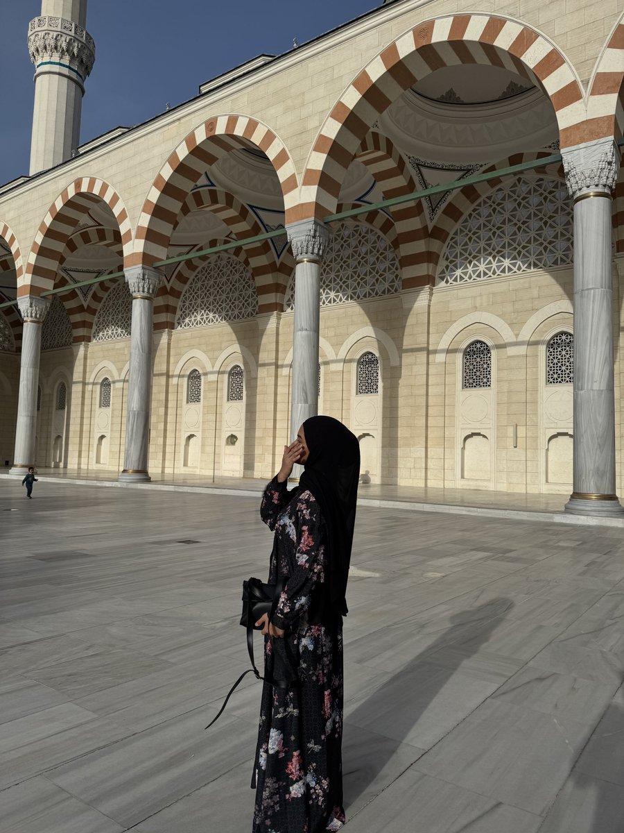 hanaaaph's tweet photo. Çamlıca camii bugün çok kalabalık masyaallab hava güzel https://t.co/dryeU1eTPV