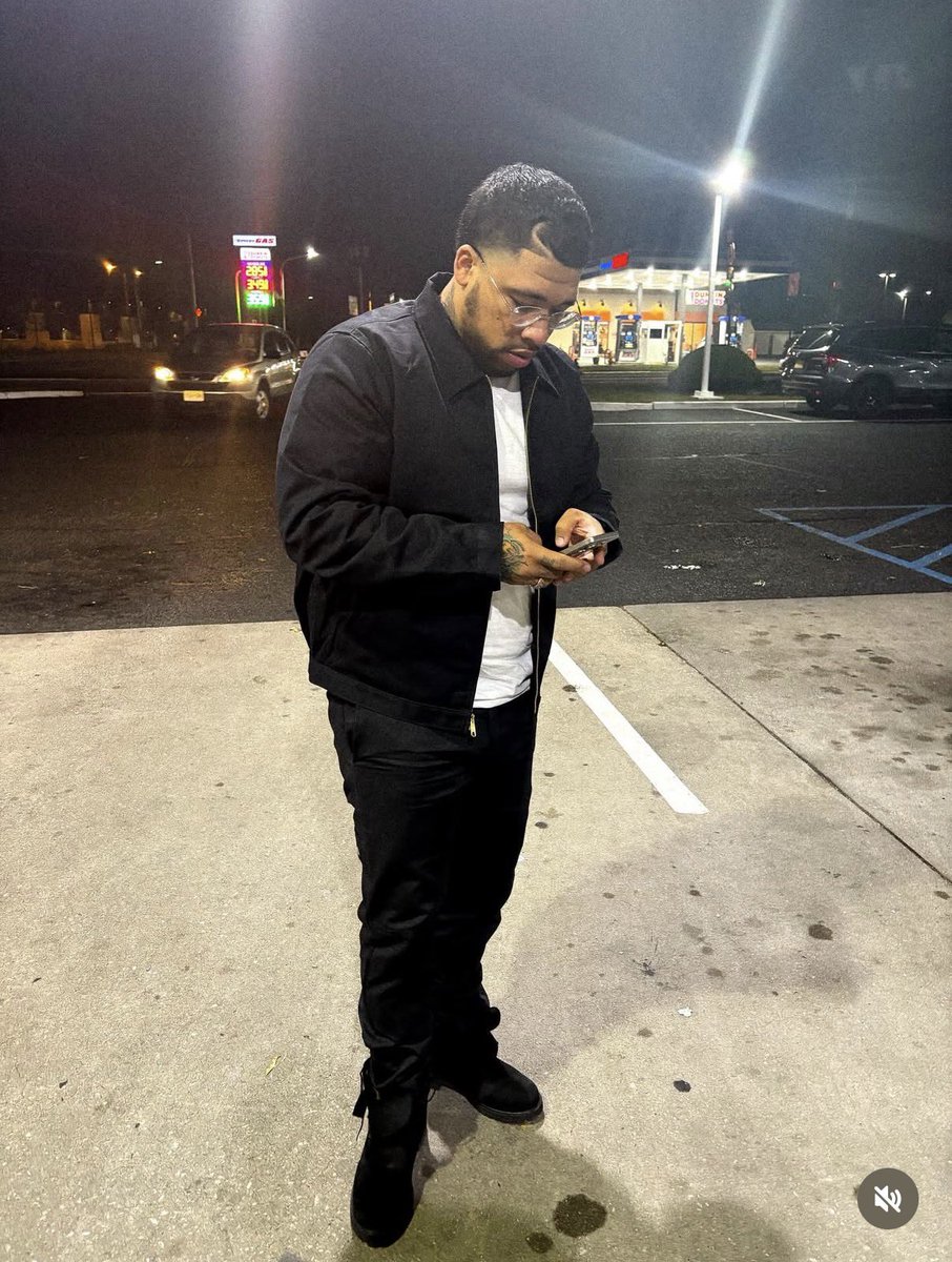 BLS_XXC's tweet image. Been a little Min. But I’m back on here. @Vada_Fly motivated me to jump back on here let me try to see what this monetizing thing about at least try to build towards it.🤷🏽‍♂️😉
#X #ImBack #Outside #fyp