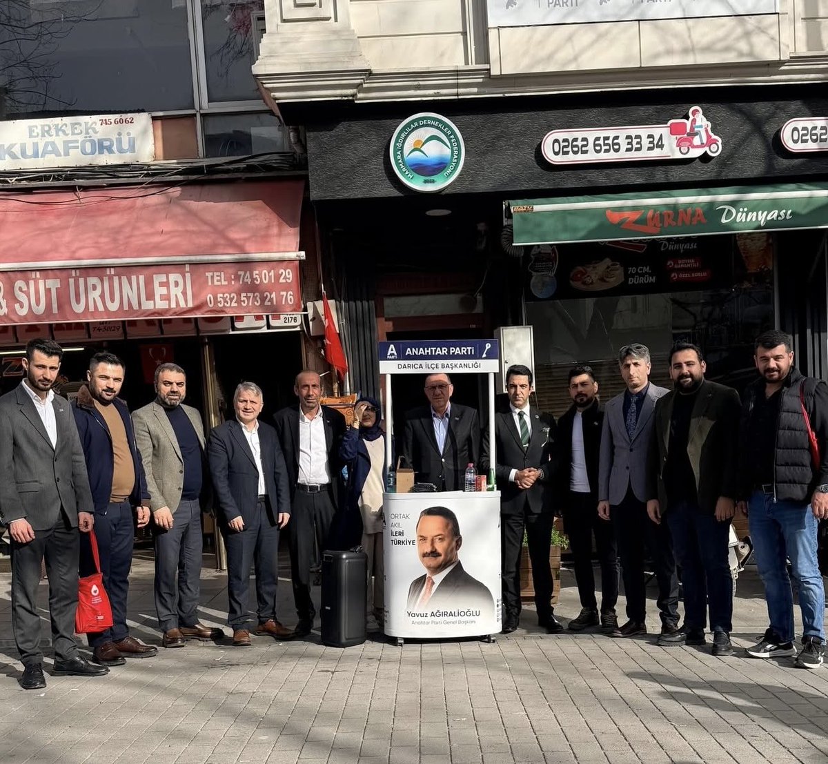 Anahtar Parti Kocaeli İl Başkanımız Sayın Halil Keskinoğlu ve İl Yönetim Kurulu Üyelerimiz Sn. Bahri Altınbaş ,ilçe başkanımız Kinyas Bakar ve yönetimi ile birlikte Darıca Teşkilatının üye çalışmaları katıldık.