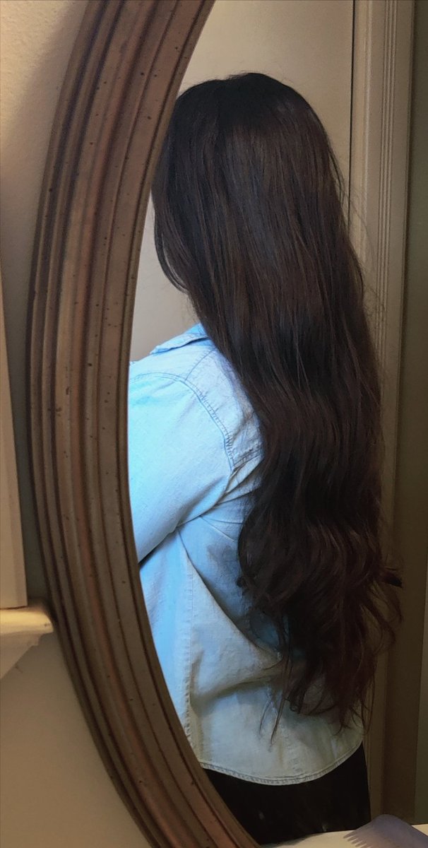 This is how long my hair is now btw.

Thank you <a href="/Mothersenseshop/">Mothersense™</a> 💕

You can get 10% off your hair and nails' new best friend with code EZER10 🫶🏻
