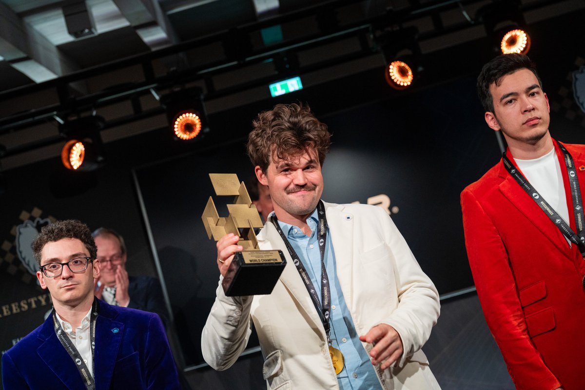 🇳🇴 Magnus Carlsen wins the 2026 FIDE Freestyle Chess World Championship! 👑

A draw in the fourth and final game against Fabiano Caruana 🇺🇸 was enough to seal a 2.5–1.5 match victory in Weissenhaus, Germany.

🔗 Read more: fide.com/magnus-carlsen…

📷 Lennart Ootes, Freestyle