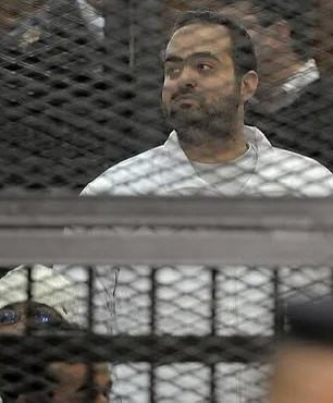 اللهم من وَلِيَ من أمر أمّة محمد ﷺ شيئاً فشقَّ عليهم فاشقُقْ عليه 
———————
ناشدت رفيدة حمدي، زوجة الناشط المصري المختطف، محمد عادل، رئيس النظام الانقلابي في #مصر، الإفراج عن زوجها الذي مضى على إخفائه قسريّاً 12 عاماً، قائلةً إنه لم يُتهم قط بارتكاب أعمال عنف، وإنّ تهمته ليست سوى