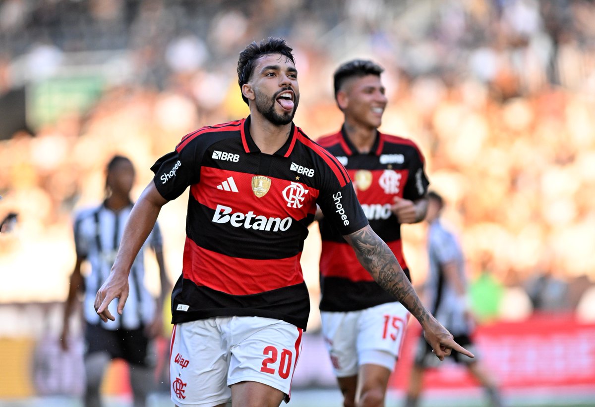 geglobo's tweet image. Os registros do fotógrafo André Durão no primeiro gol de Lucas Paquetá no retorno ao Flamengo.

#futebol #botafogo #flamengo #carioca #ge

📸 André Durão/ge