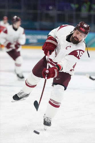 Kaspars Daugaviņš: “Nevienu negribu vainot un, ja baidīsimies spēlēt, nekad nekas neveidosies. 3 ielaisti goli nav spēles plāns. Itkā daudz metienu, bet ripa negāja vārtos. Arī viņiem vārtsargs ķēra. Viņi bija labi” <a href="/LRZinas/">Latvijas Radio Ziņas</a> 

Foto: Romāns Kokšarovs/LOK