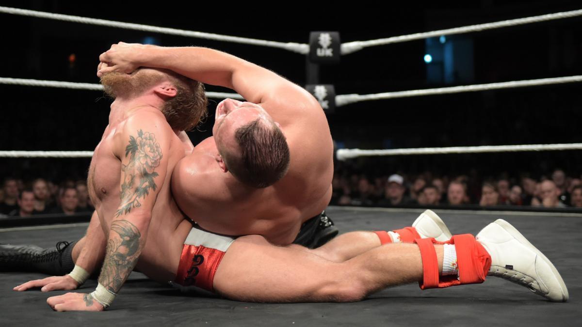 Pro Wrestling - Going for the Submission!!! 
#prowrestling #wrestlers #prowrestlers #wrestlingfetish #gaywrestling #hot #trunks #bulge #bulgemen #gay #thicc #stud #suffering #submission