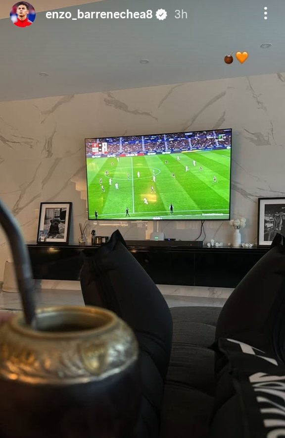 Valencia360_'s tweet photo. #ExVCF
🦇 Entre Enzo y el Valencia, no nos superamos. https://t.co/SJcLRukcoR