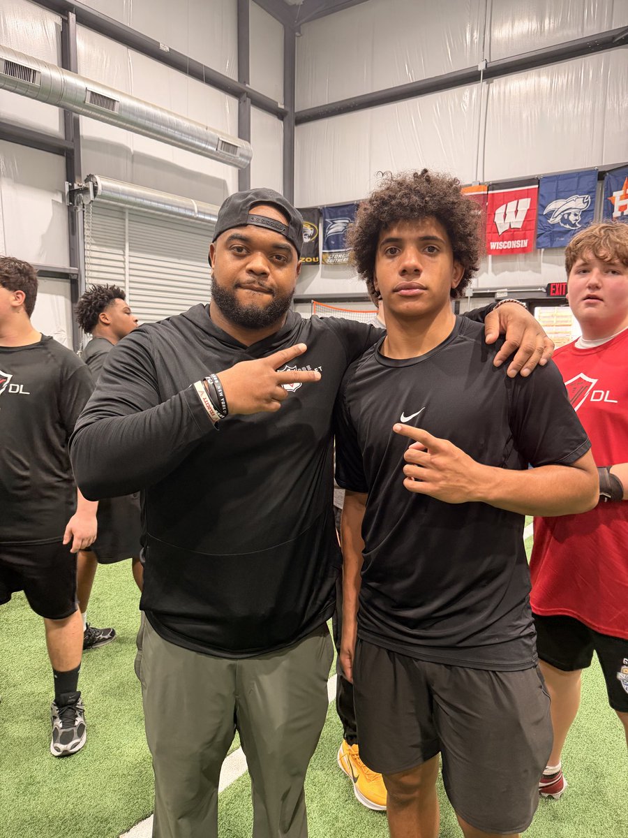 Anthony Dixon tweet media