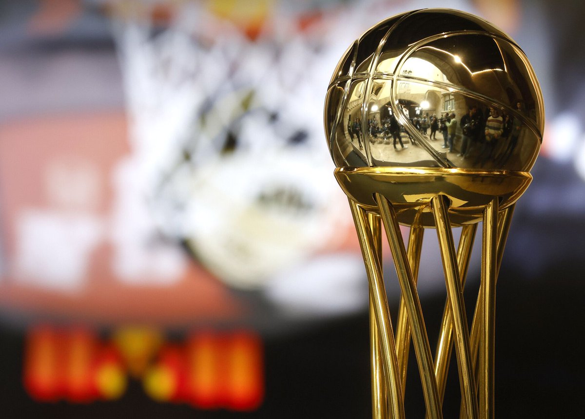 Que digo yo que habrá que hacer una gran previa de la #CopaACB esta noche en <a href="/TirandoaFallar/">Tirando a Fallar</a>... ¿Os apuntáis, <a href="/LucasSaezBravo/">Lucas Sáez-Bravo</a>, <a href="/oscarherreros/">Óscar Herreros</a>, <a href="/BallesterosXavi/">xavi ballesteros</a>, <a href="/juancvillena/">Juan Carlos Villena</a>, <a href="/EmilioJGuerrero/">Emilio Guerrero</a>, <a href="/OlguitaLorente/">Olga Lorente</a>, <a href="/CarlosGarciaTFE/">Carlos J García Hdez</a>, <a href="/RitxiWar/">Ritxi Guerra</a>?

¡A las 23h en @esradio!