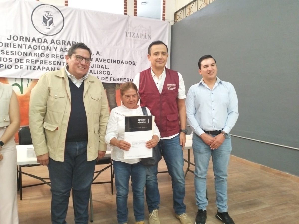 Estuve en Tizapan el Alto, en compañía del Mtro. José Luis Leal, donde se formalizaron los primeros 14 testamentos agrarios en Jalisco realizados por el notario Jorge Chávez. En atención al convenio que firmaron la ⁦<a href="/PAgraria/">Procuraduría Agraria</a>⁩ y Notariado Nacional.