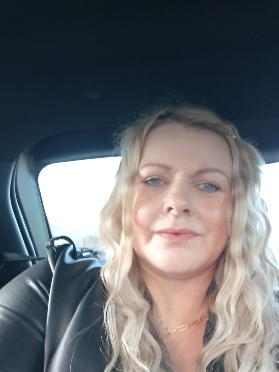 Michellewagsta3's tweet photo. Me 50 yrs young today!! 🙏❣️🍾🎁🥳🎉🎂🎊🥂..only gone &amp; got a @YoungBlud ticket,can't wait! 🙏❣️🎂🥂🎊🎉🥳🎁🍾🎈💐🫶🏻 https://t.co/8fE006W4f6