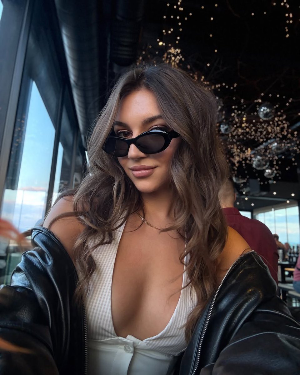 stonerose__'s tweet photo. girlfriend or wifey type? https://t.co/imwkzqHuFc