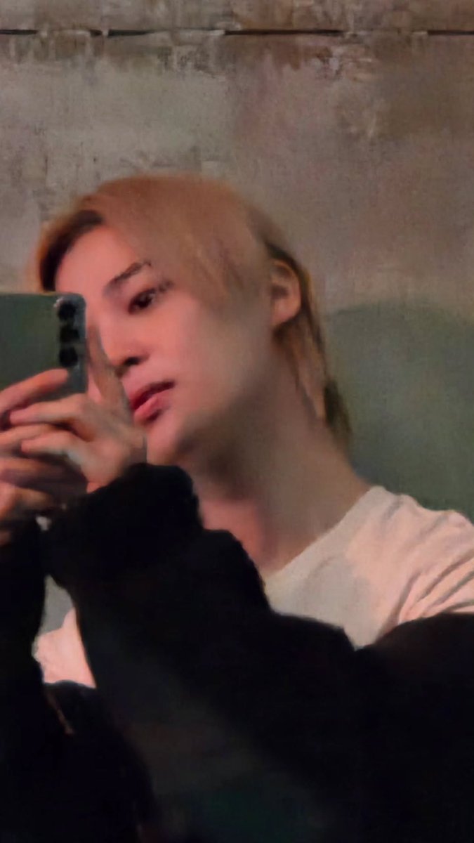 일어나자 마자 본게 박지민인데 우리지미니가 사진을 잘 찍어요(!!??)