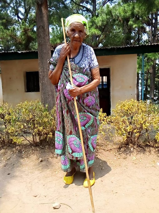 🍱🚨🛑À #Minembwe (Kalongi), des attaques menées parles FDNB,FDLR, Wazalendo et les FARDC auraient visé des civils. Des maisons ont été incendiées, des civils tués , dont une femme de 101 ans  et un centre de santé pillé puis démoli.<a href="/hrw/">Human Rights Watch</a> <a href="/SecRubio/">Secretary Marco Rubio</a> <a href="/antonioguterres/">António Guterres</a>