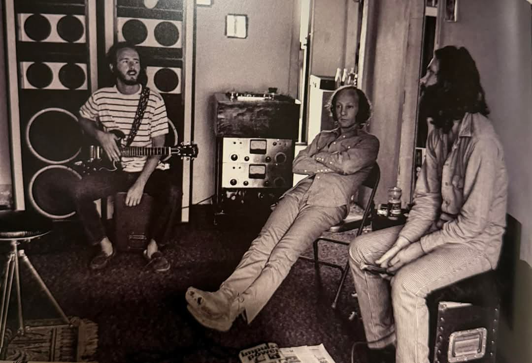 justoneoldsoul's tweet image. Jim sitting on a Doors flight case during the L.A. Woman sessions, with Robby and Paul Rothchild, Los Angeles, CA, 1970
Wonderful days!
#TheDoors