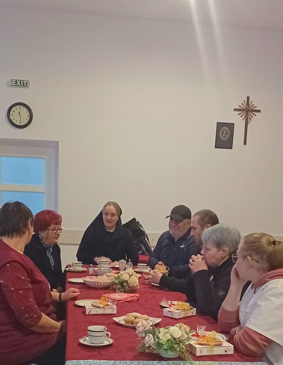 calasanziane's tweet photo. "Con molta gratitudine e gioia della presenza dei nostri cari laici nel nostro oasi, la Comunità Celestina Donati di Carei  ha organizzato un momento spirituale e di fraternità nel giorno 10 febbraio 2026. https://t.co/OJljvqa7vg