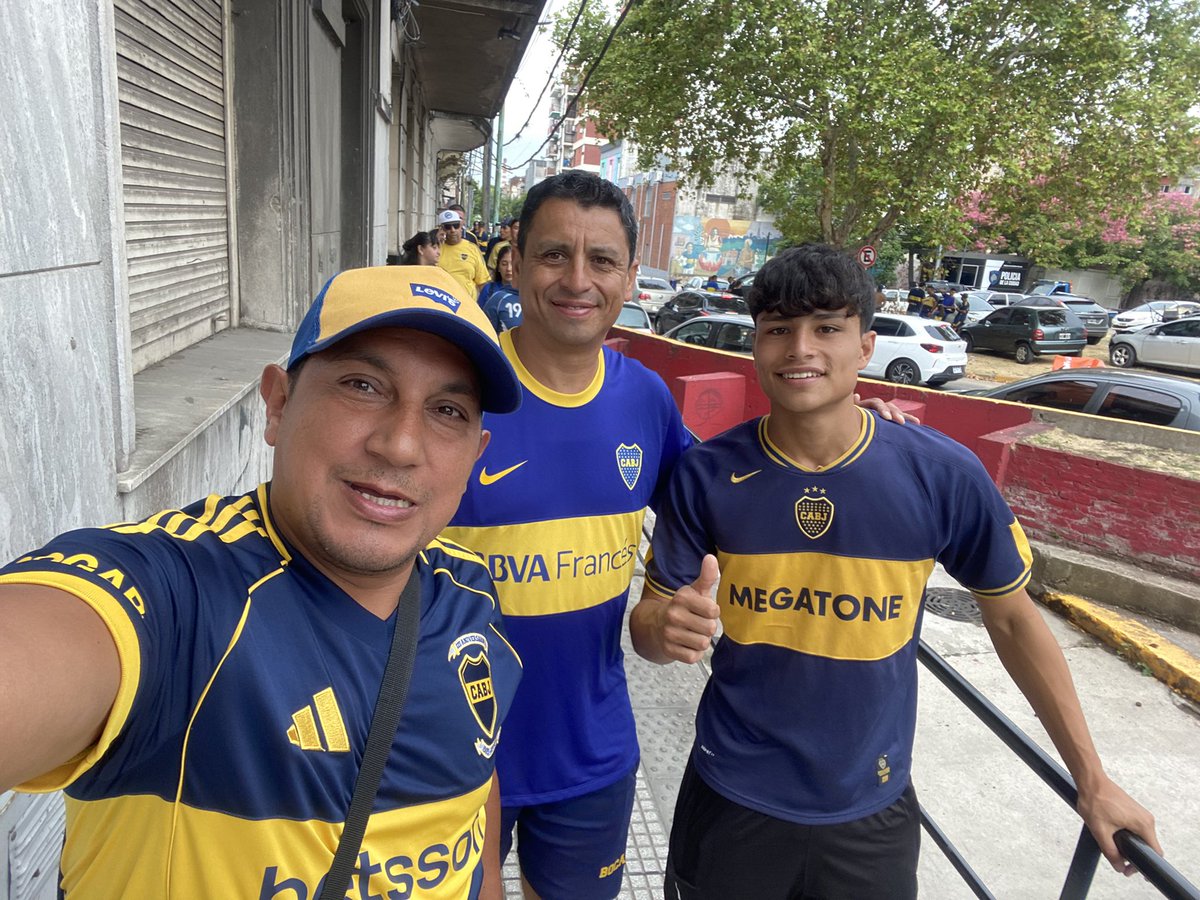 DiegoChicho87's tweet photo. Vamos Boca #tufotobetsson https://t.co/PZhfafhcSz