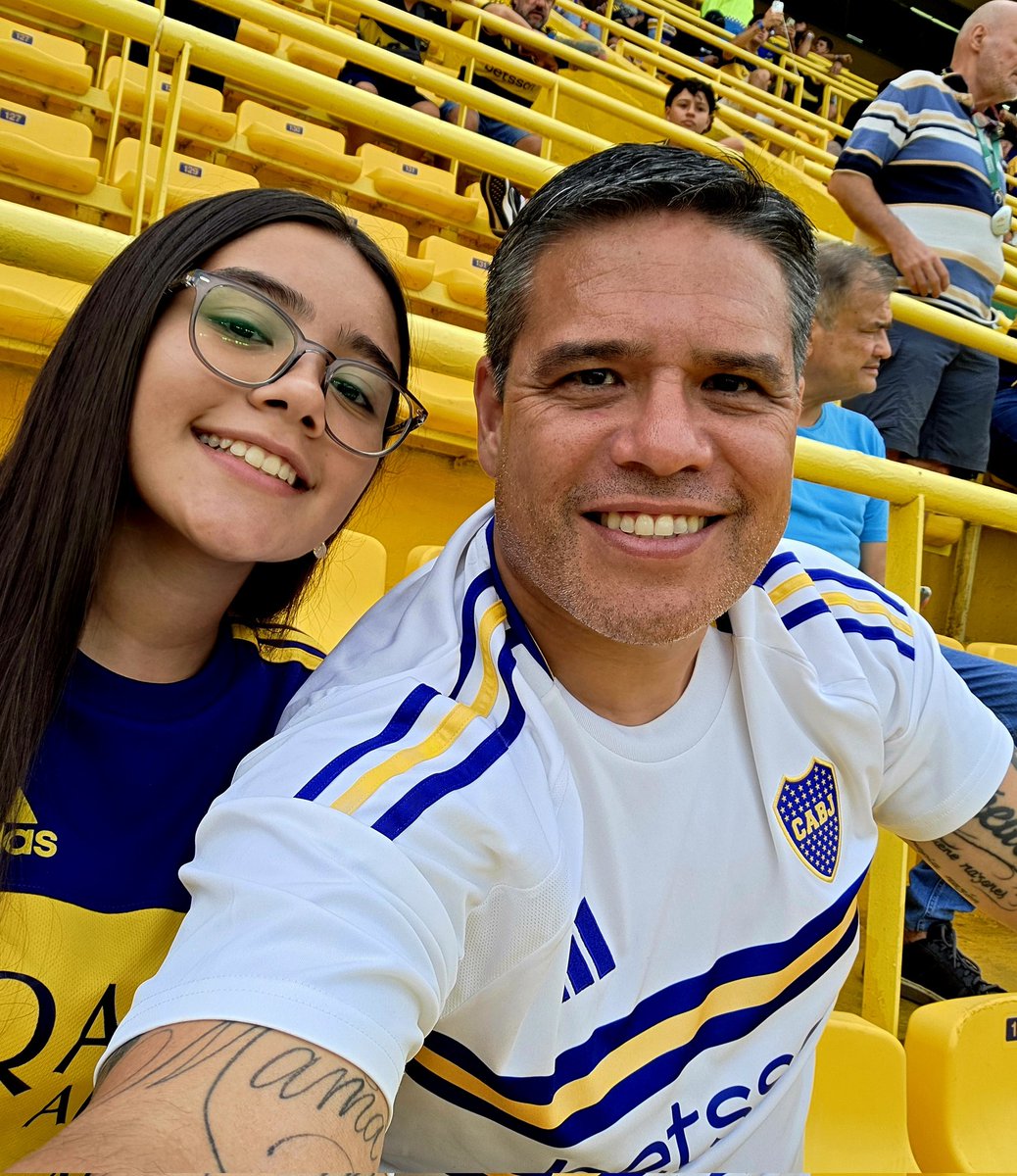 lual_s's tweet photo. Con la más linda en el mejor lugar del mundo!!!💙💛💙
LA BOMBONERA🫶🏼🔵🟡🔵
#tufotobetsson https://t.co/umZTzojwze