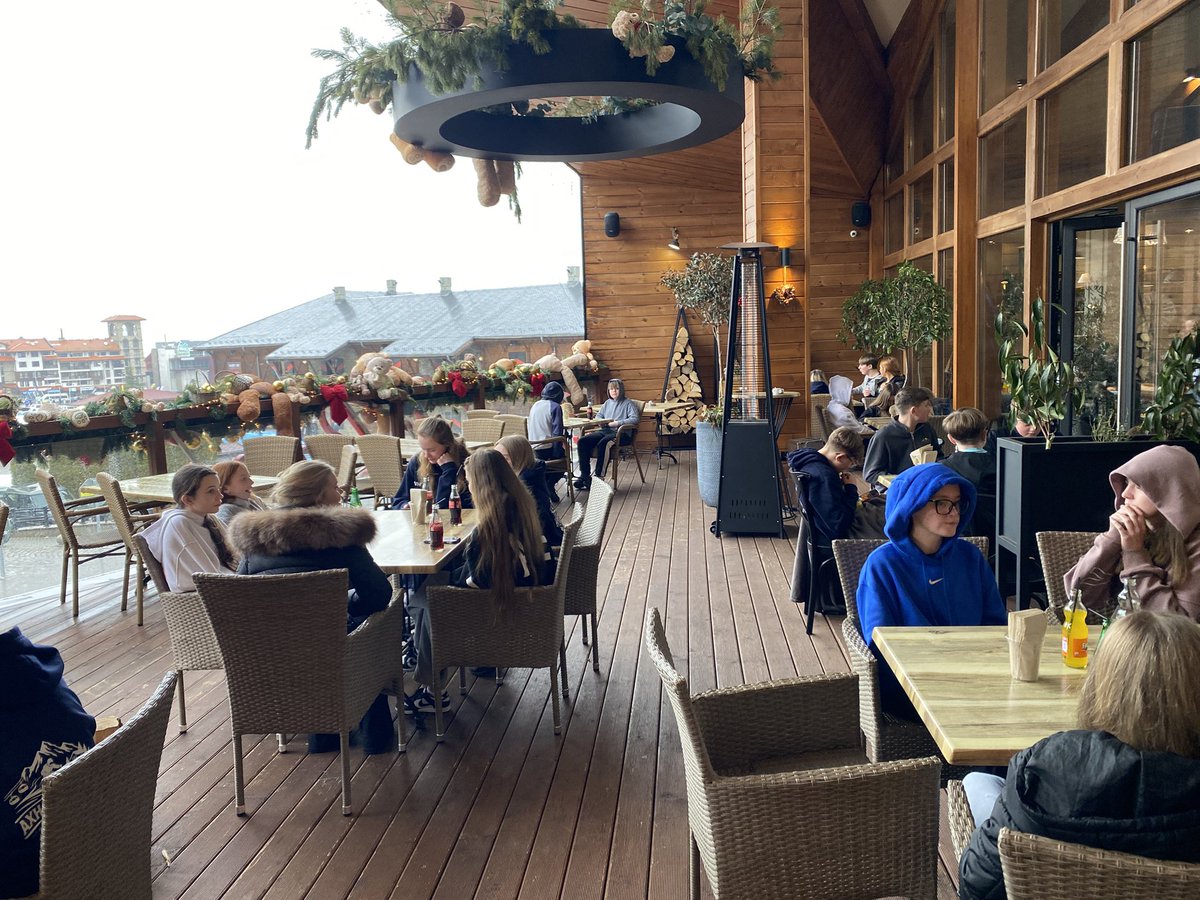 Students enjoyed dining out in Bansko  today 🍕