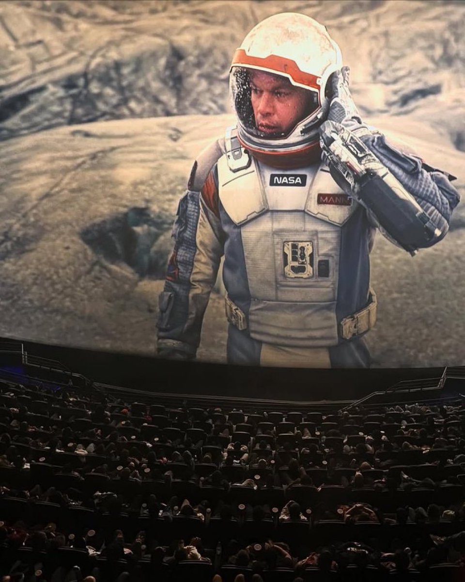 TheCinesthetic's tweet photo. INTERSTELLAR on a giant 70MM IMAX screen. https://t.co/Rz2OdeT5Kc