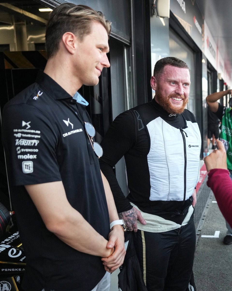 FIAFormulaE's tweet photo. That's a wrap on #EVOSessions 🏁🩷💚
#FormulaE https://t.co/MQyr4wKi52