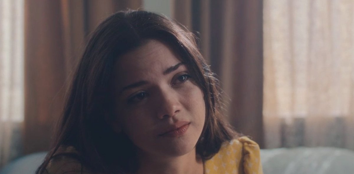 Herkes Füsun’a kurban rolü giydiriyor. Yaşı küçük olduğu için hata yapma payı Kemal’den fazla ve bu onu manipülasyona açık hale getirir. Manipüle oldu. Ama Füsun kurban değil. İlk andan ikinci kadın olduğunu bilerek Kemal’e gitti. Bilerek gitmeye devam etti.+ #MasumiyetMüzesi