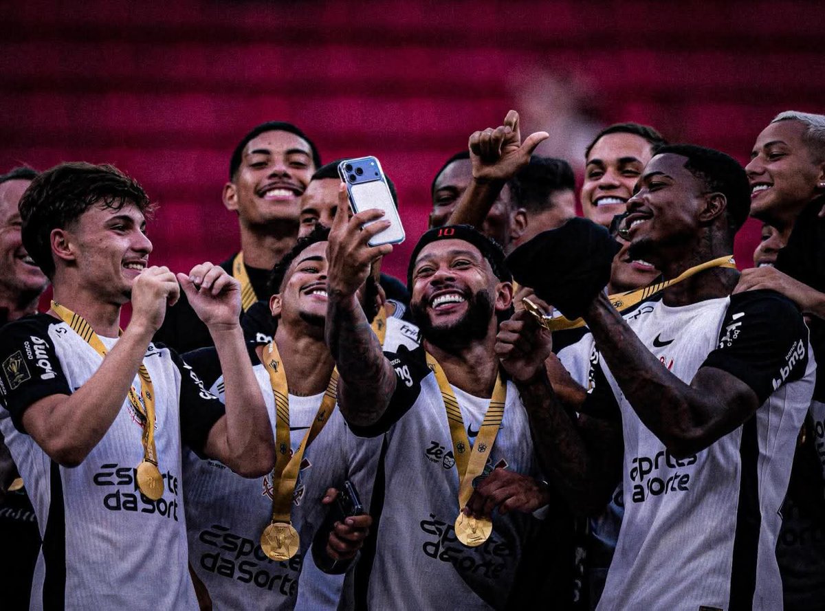 🚨| O Corinthians aparece na primeira colocação entre os clubes brasileiros com mais visualizações em transmissões futebolísticas no YouTube em 2026, até o momento. O clube alvinegro soma 66,488 milhões de visualizações, superando o Flamengo, que registra 63,057 milhões.

— Na