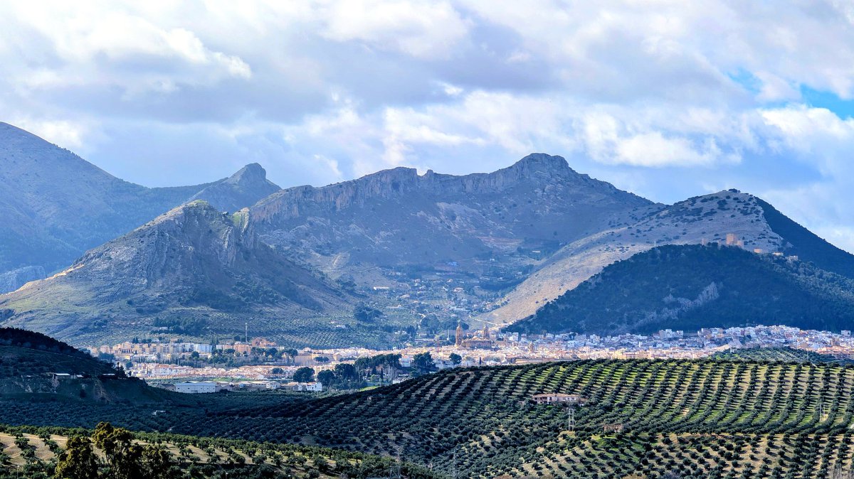 Una vez terminado este episodio de lluvias, dejo aquí un breve resumen de los datos de Jaén en lo que llevamos 2026. 

Enero ➡️ 211,6 mm. 🌧
Febreo➡️ 204,9 mm. 🌧
Total: 416,5 mm. 
Las sierras que rodean a la capital, han superado los 800 litros! Algo excepcional. 💦📊
