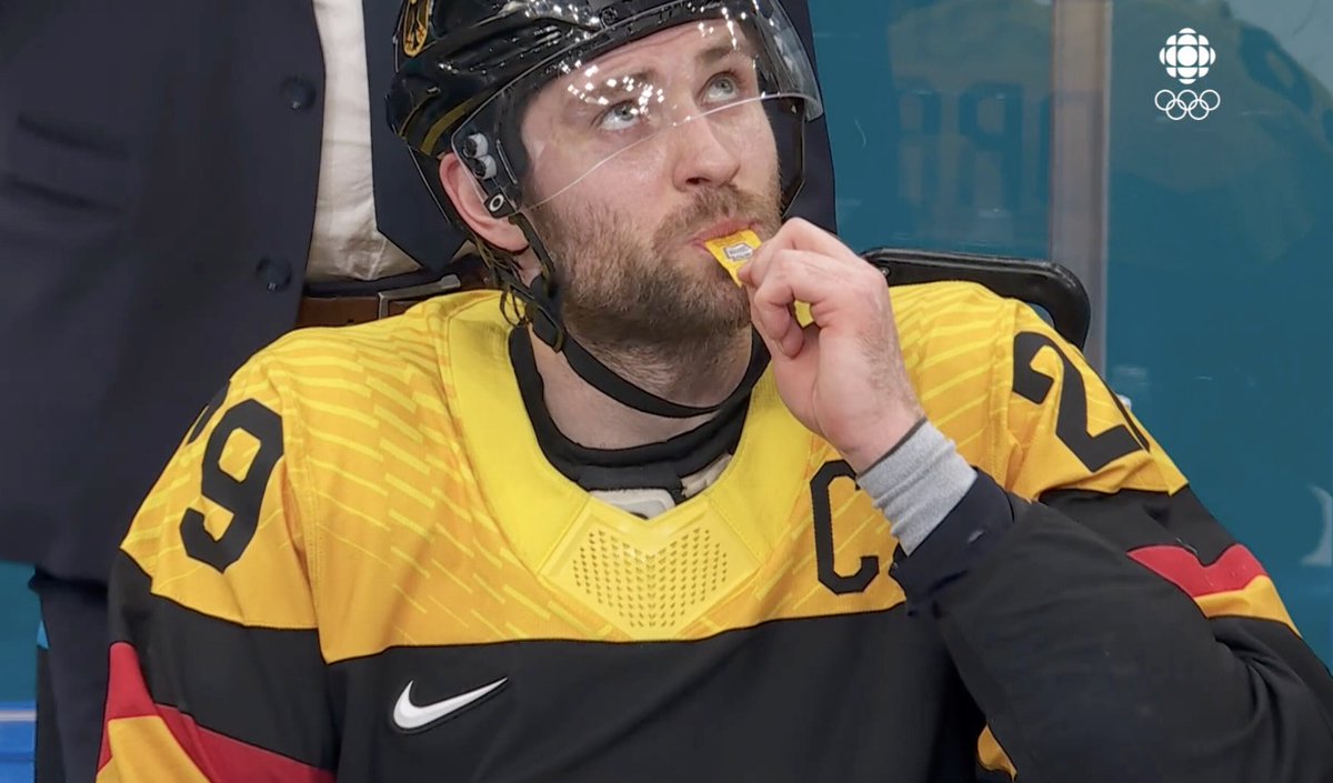 Leon Draisaitl is downing some mustard packets early in this one 🧐😅
